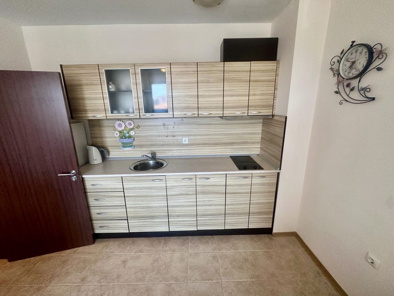 Przestronny apartament z jedną sypialnią z widokiem na zielony dziedziniec w Nessebarze