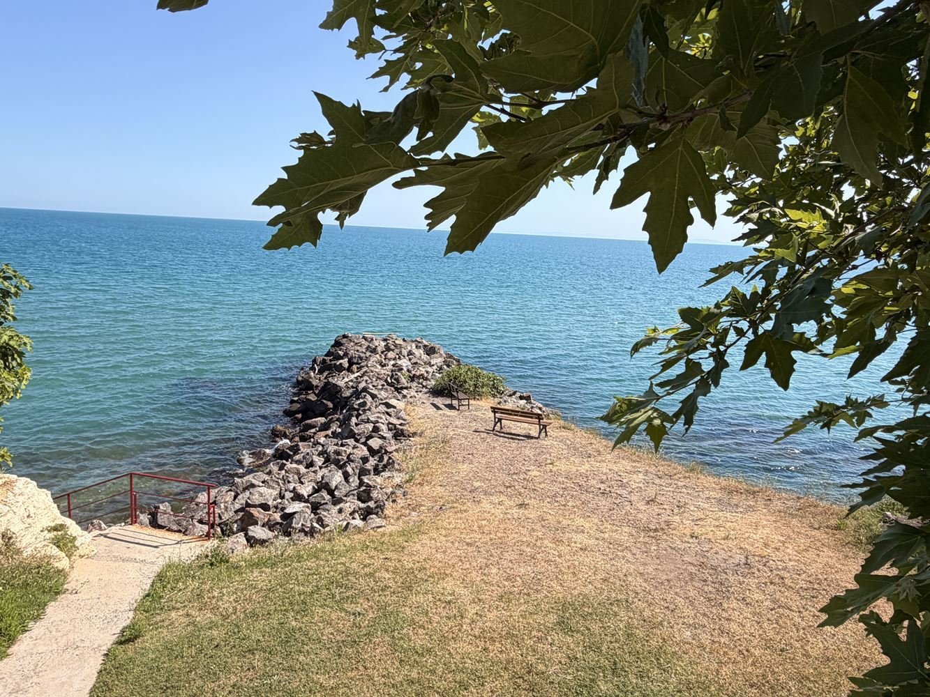 Apartament w absolutnie pierwszej linii w Świętym Własie! Przestronny apartament z jedną sypialnią z pięknym widokiem na morze