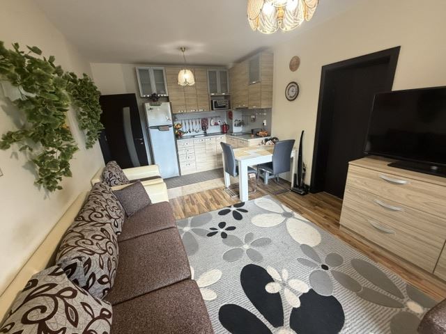 Przestronny apartament z trzema sypialniami, blisko morza, z doskonałą infrastrukturą kompleksu