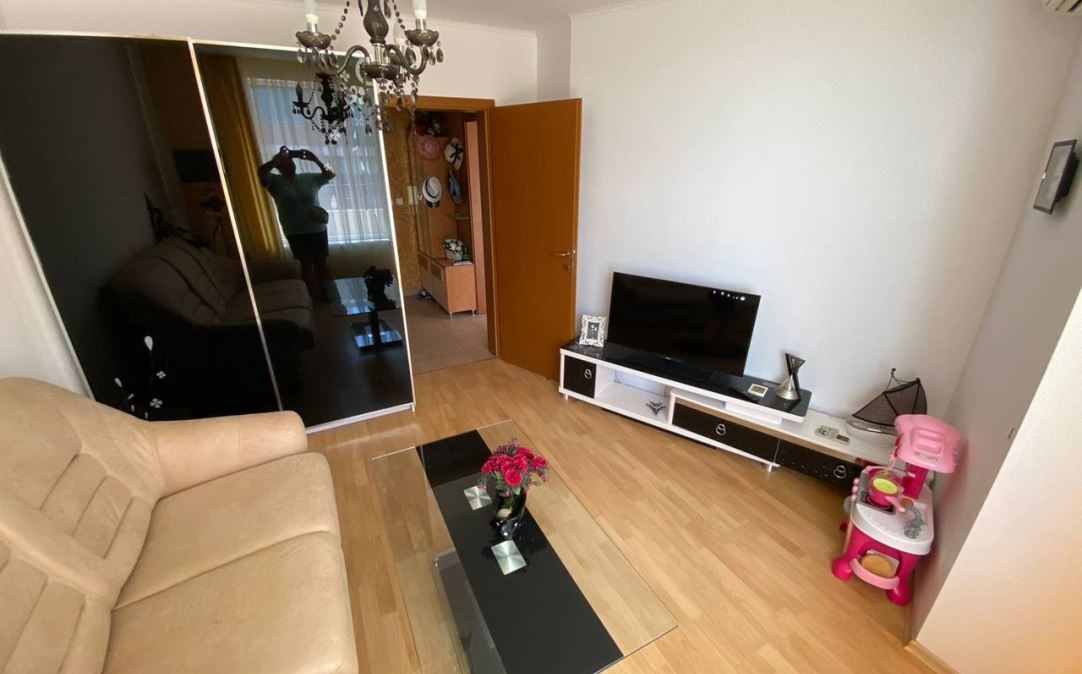 Apartament z dwiema sypialniami z widokiem na morze na pierwszej linii w Elenite – komfort, natura i spokój