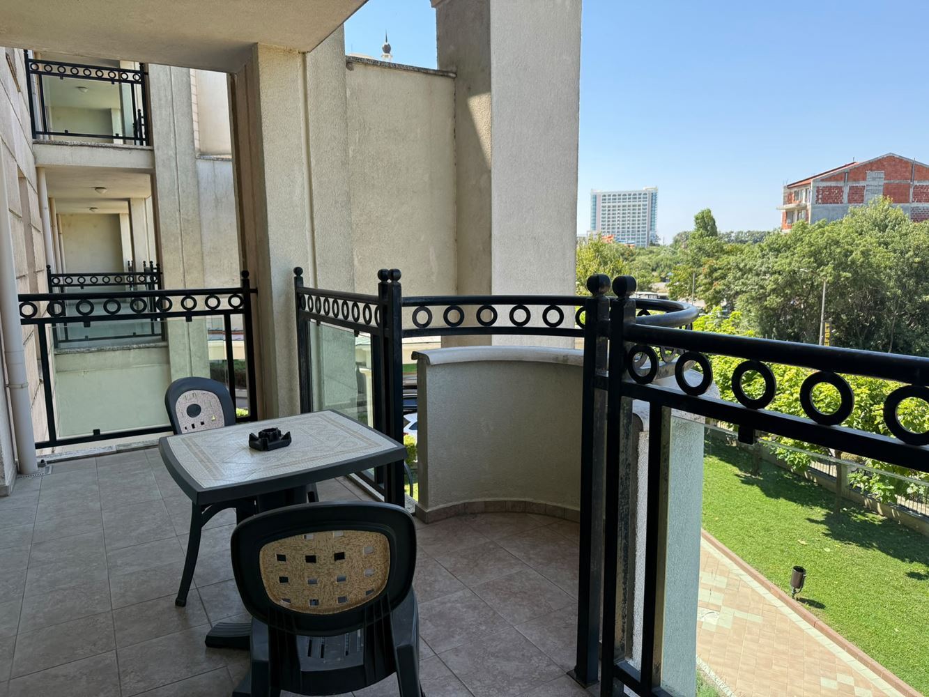 Przestronny apartament z jedną sypialnią w pierwszej linii brzegowej w Pomorie