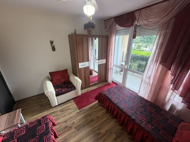 Przestronny apartament z trzema sypialniami, blisko morza, z doskonałą infrastrukturą kompleksu