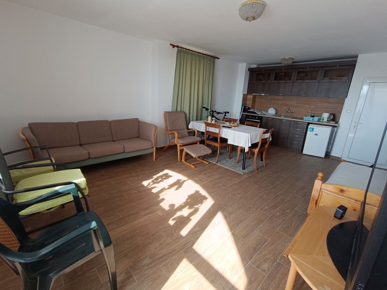 Apartament z dwiema sypialniami i widokiem na morze bez opłaty eksploatacyjnej w Swetim Własie