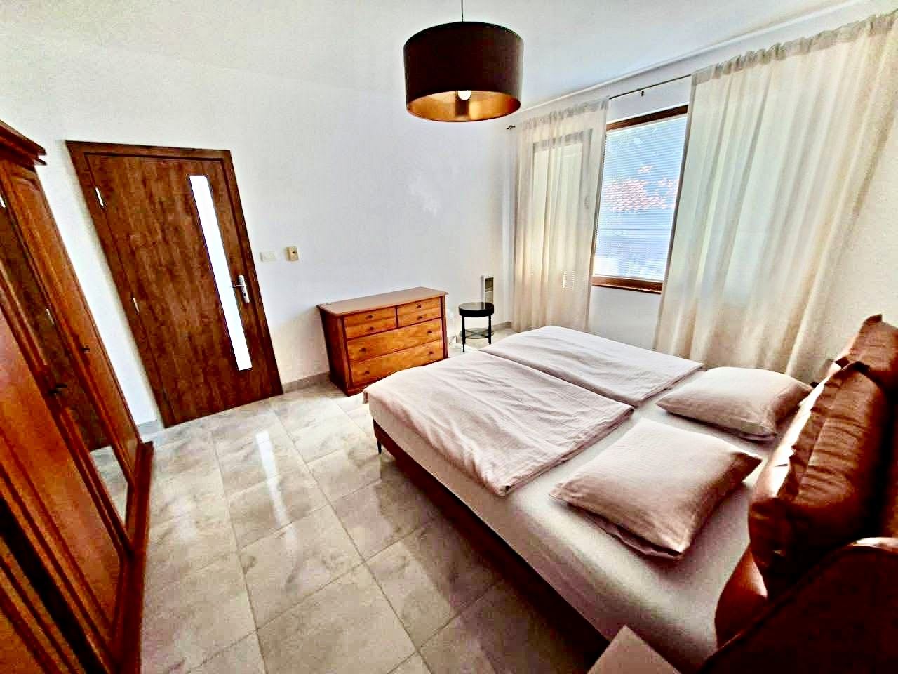 Luksusowy apartament z dwiema sypialniami na pierwszej linii brzegowej w strefie VIP w Sweti Własie