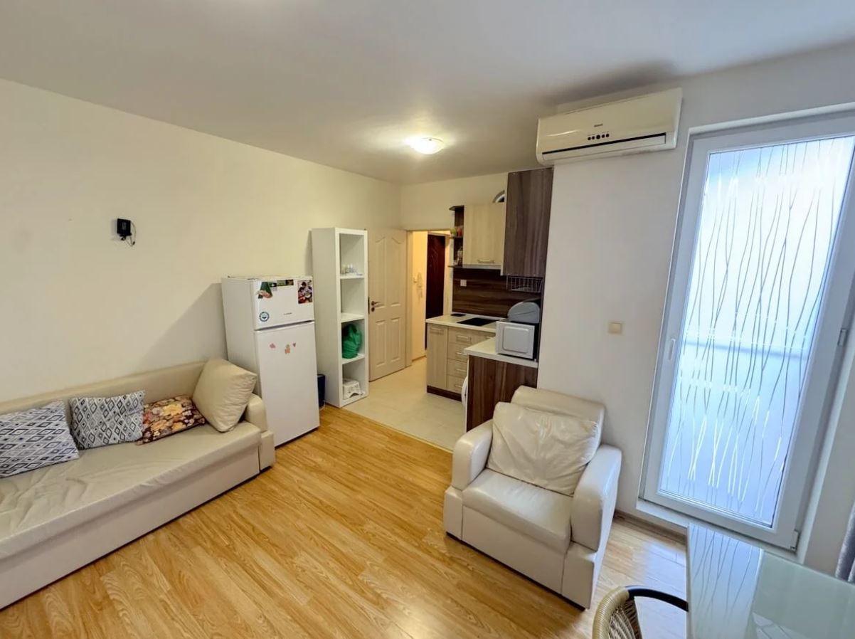 Morski komfort i przytulność w stylowym apartamencie z jedną sypialnią w Rawdzie