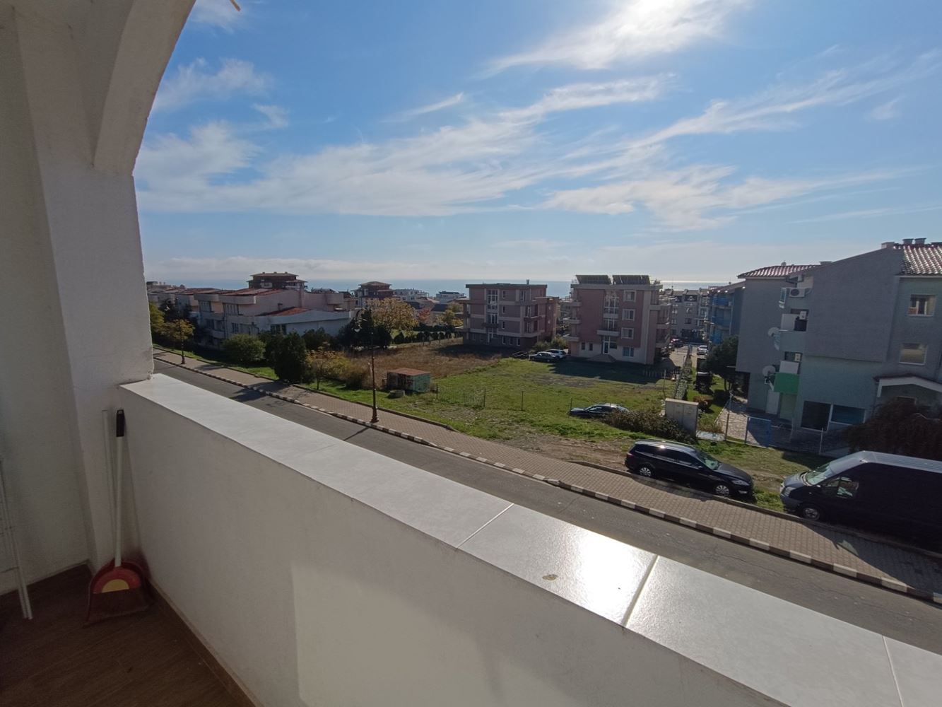 Apartament z dwiema sypialniami i widokiem na morze bez opłaty eksploatacyjnej w Swetim Własie