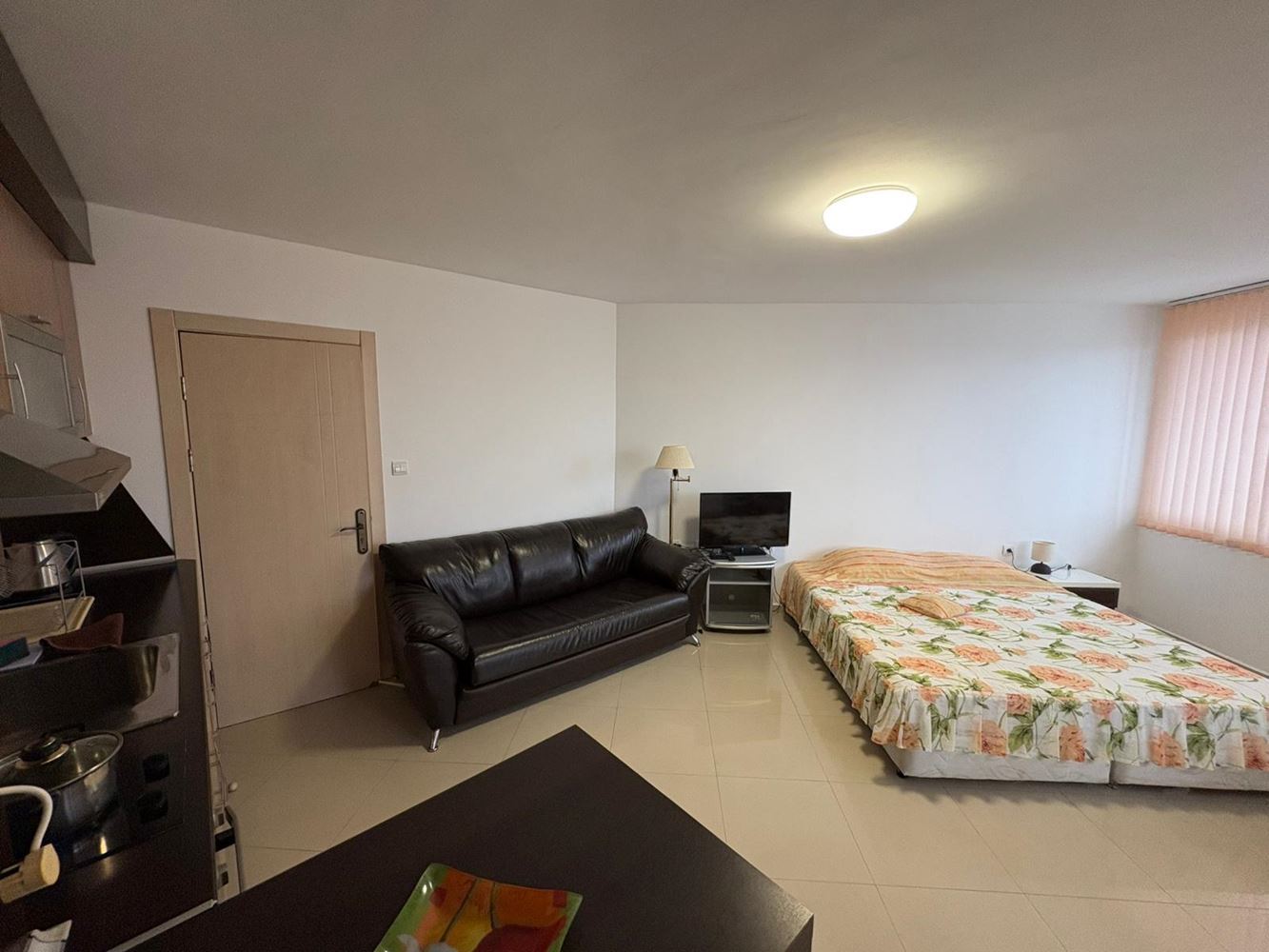 Umeblowane studio w Pomorie – doskonała lokalizacja, 400 m od morza i centrum miasta