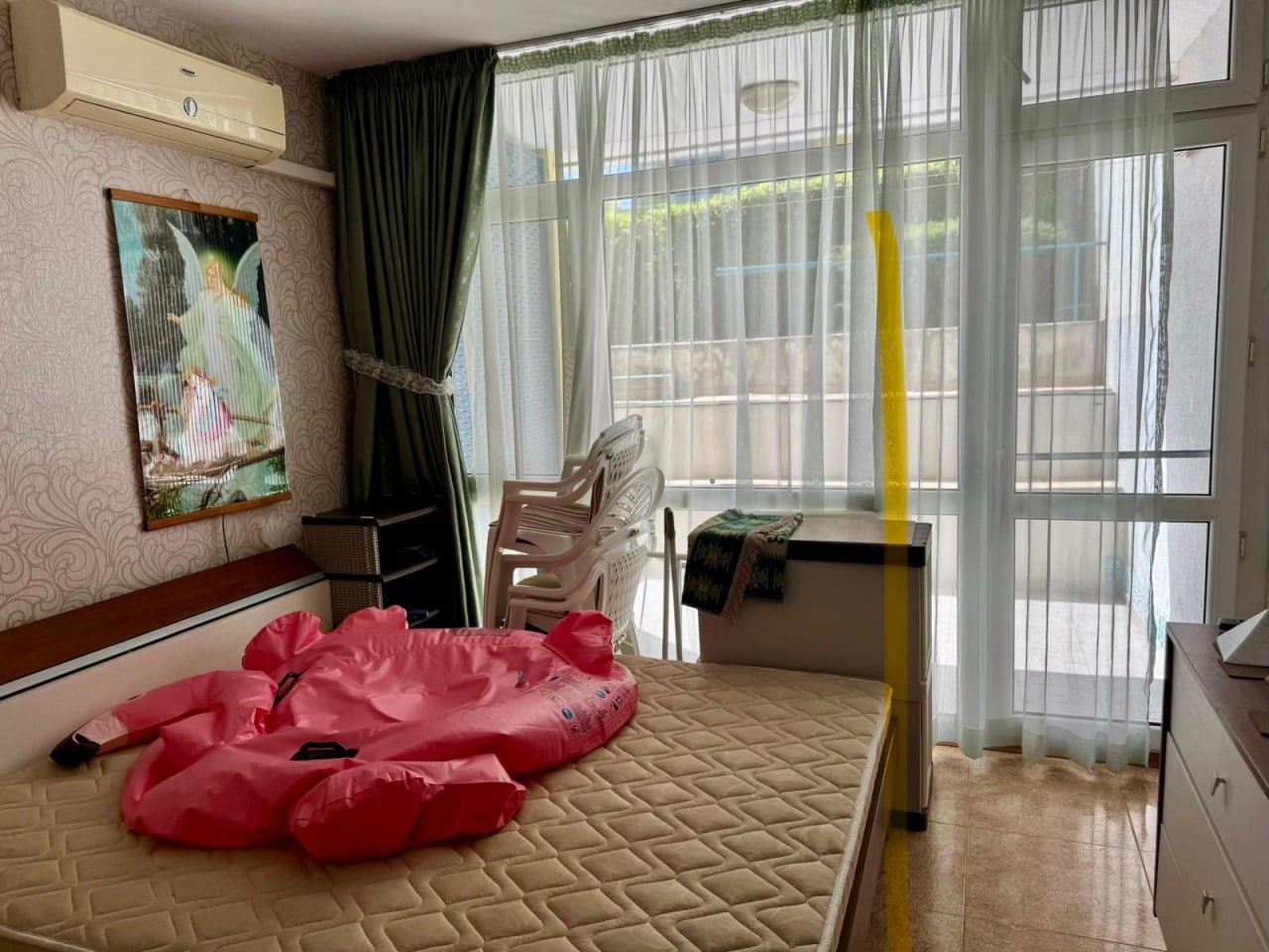 Przestronne mieszkanie z jedną sypialnią i dodatkową strefą sypialnianą w Słonecznym Brzegu – 200 m od plaży