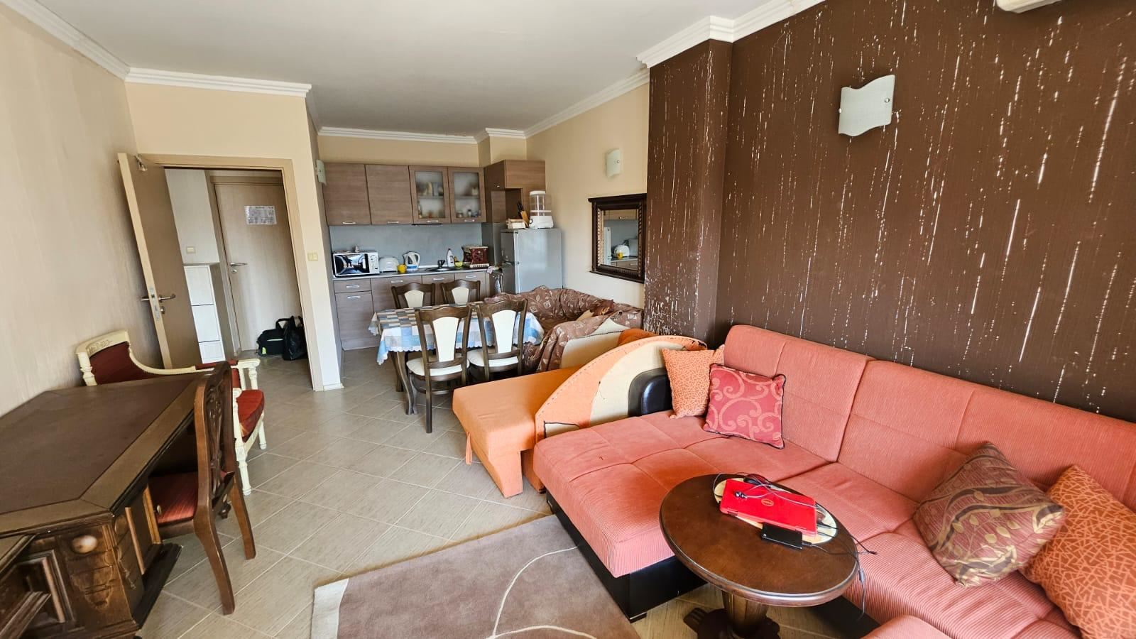 Przestronne mieszkanie z jedną sypialnią na pierwszej linii morza w Carewie z pełnym umeblowaniem