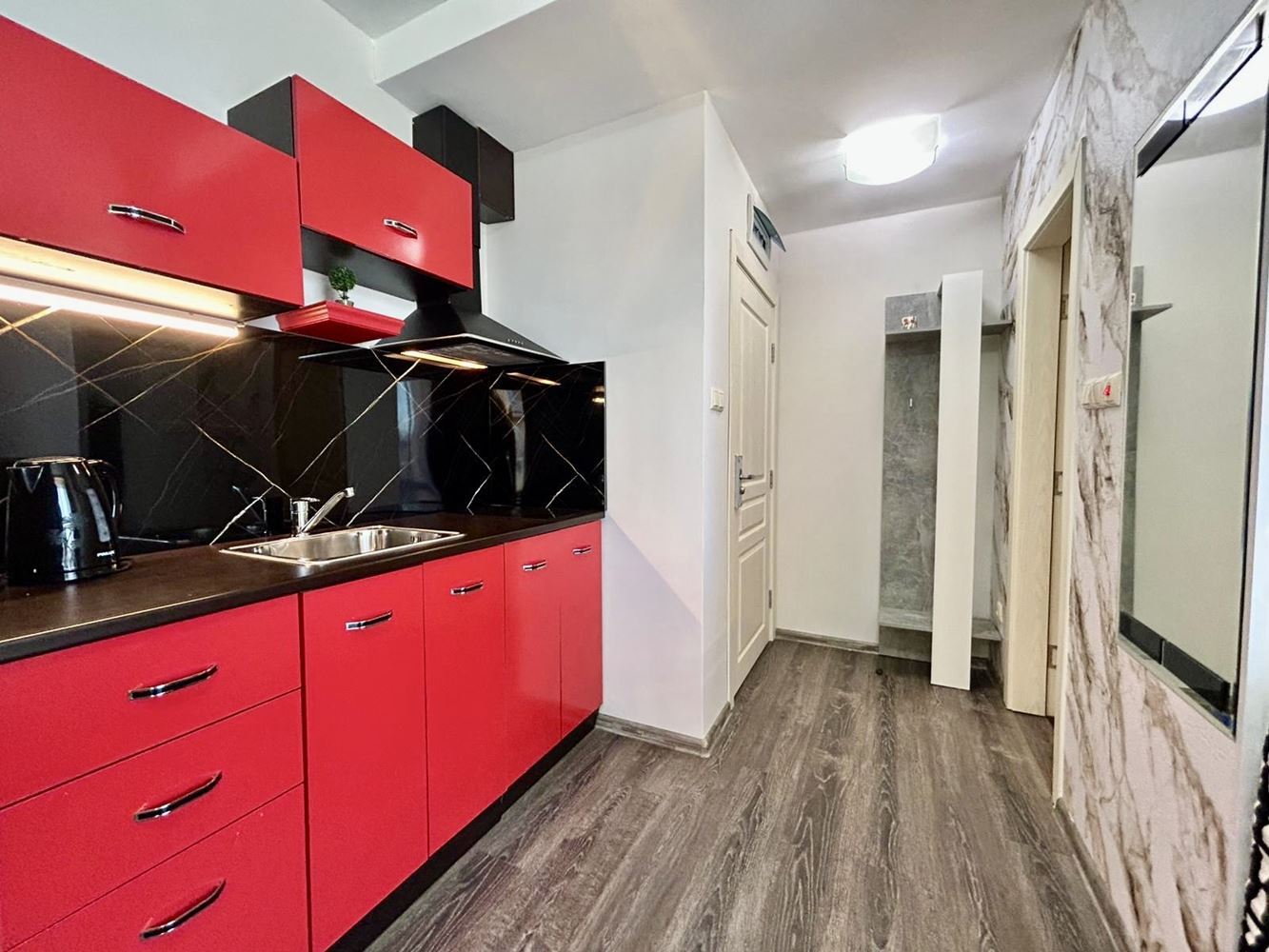 Apartament z jedną sypialnią i dwoma przestronnymi tarasami w Słonecznym Brzegu – w pełni umeblowany i gotowy do użytkowania