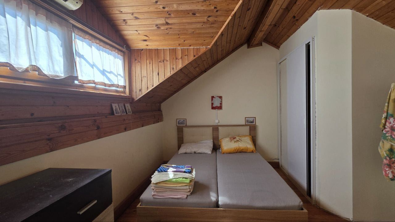 Dwupoziomowy apartament z widokiem na morze w Pomorie – bez opłaty za utrzymanie