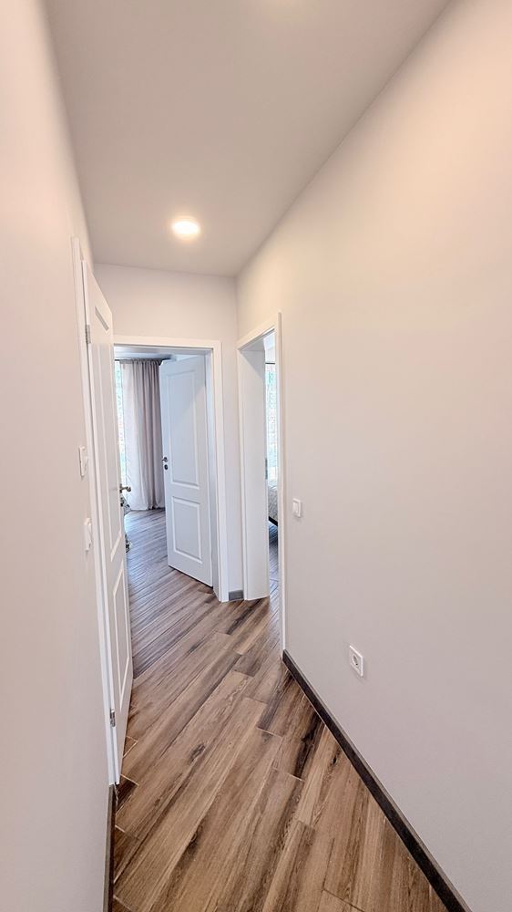 Luksusowy apartament z trzema sypialniami na pierwszej linii w Rawdzie – przestrzeń, prestiż i imponująca morska panorama