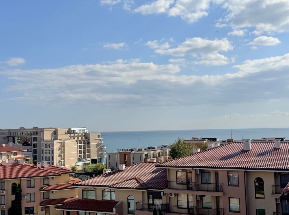 Apartament z dwoma sypialniami w prestiżowym kompleksie zamkniętym w Świętym Własie – pierwsza linia komfortu i natury