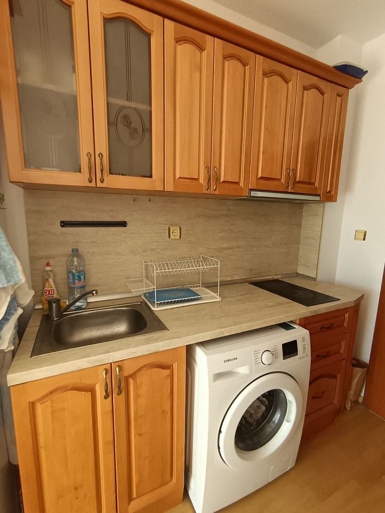 Praktycznie w pełni wyposażone studio w uznanym nadmorskim kurorcie z rozwiniętą infrastrukturą