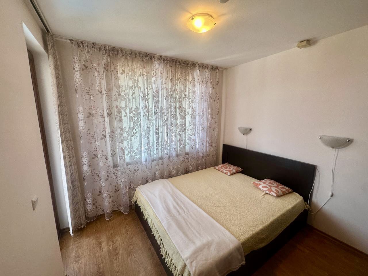 Przestronny apartament z jedną sypialnią z widokiem na zielony dziedziniec w Nessebarze