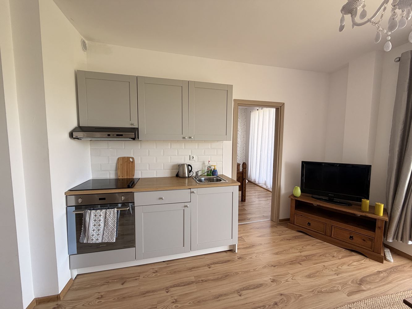 Mieszkanie z dwiema sypialniami i panoramicznym tarasem na obrzeżach Sunny Beach – komfort, spokój i styl