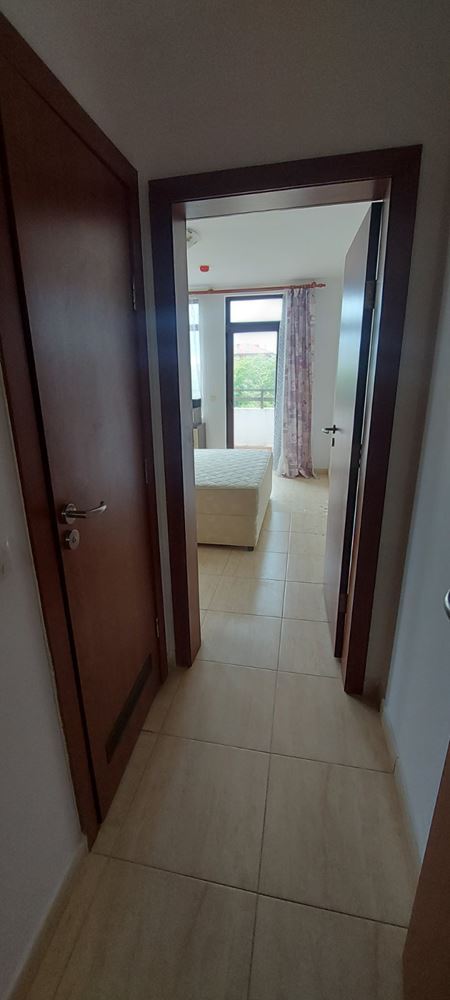  Przestronny apartament z panoramą morza w Sveti Vlas – komfort, zieleń i prestiżowa lokalizacja