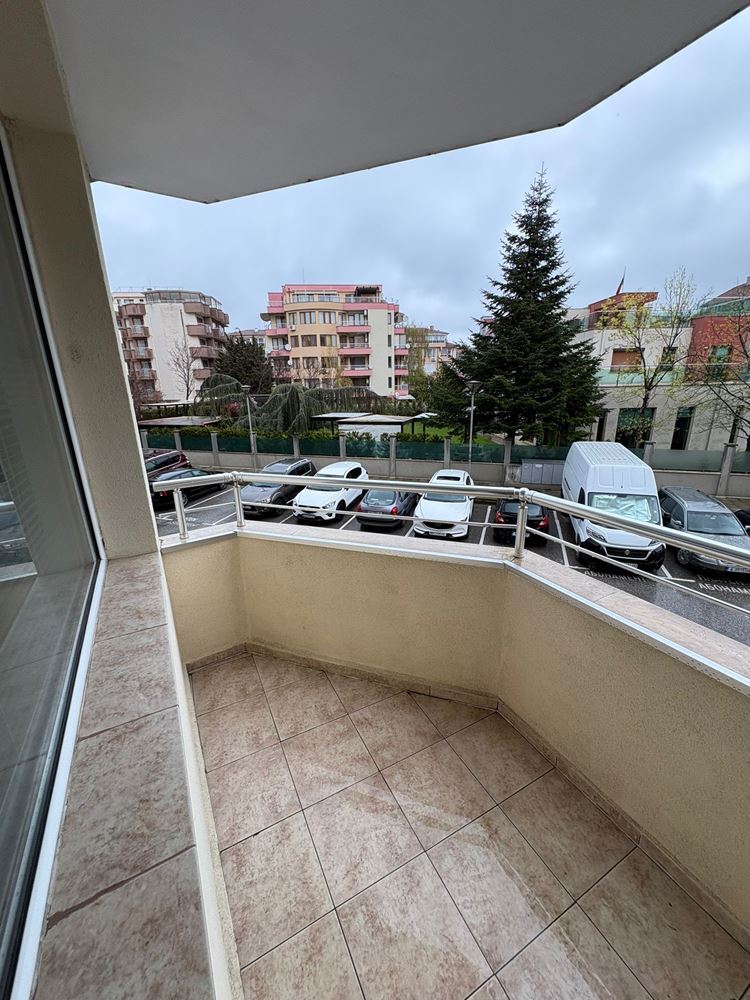  Przestronna, w pełni umeblowana kawalerka w Pomorie – ekspozycja wschodnia i doskonała lokalizacja 400 m od morza