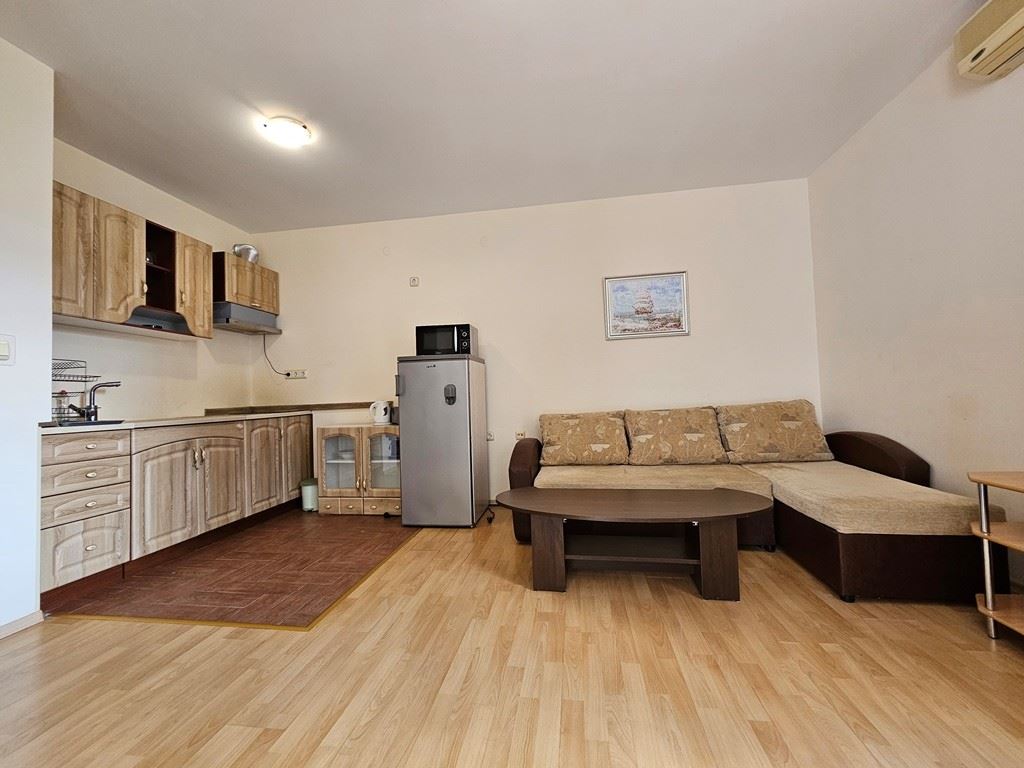 Apartament z jedną sypialnią na pierwszej linii morza w strzeżonym kompleksie w Elenite