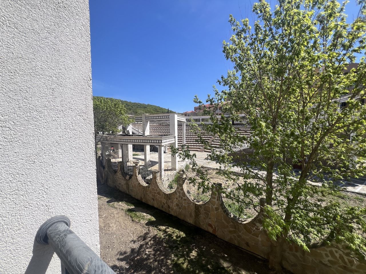 Przytulne studio w sercu Elenite – zaledwie kilka minut od plaży, w zamkniętym kompleksie z basenem i doskonałymi udogodnieniami