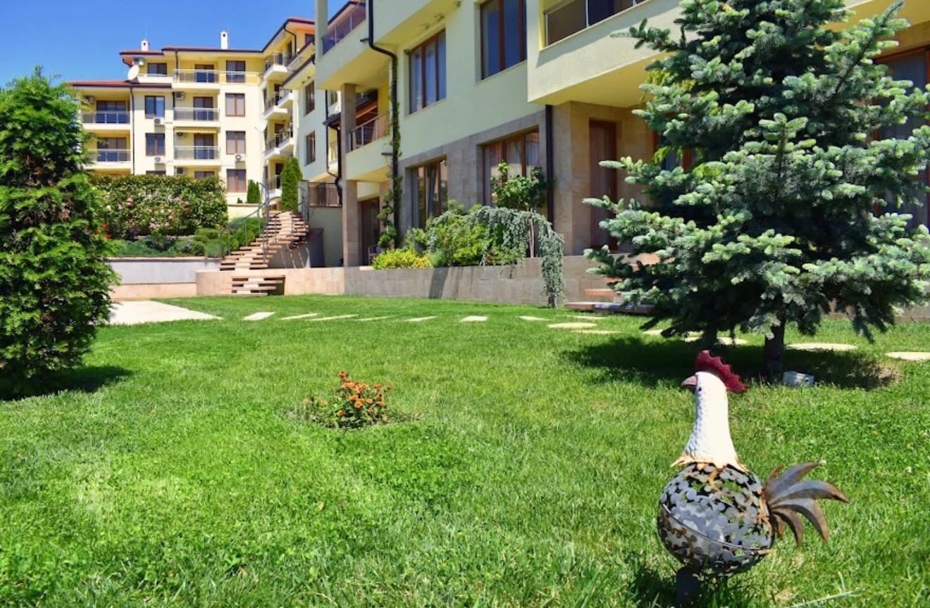 Morska panorama i komfort zaledwie 100 metrów od plaży! Umeblowany apartament z jedną sypialnią w kompleksie w Białej
