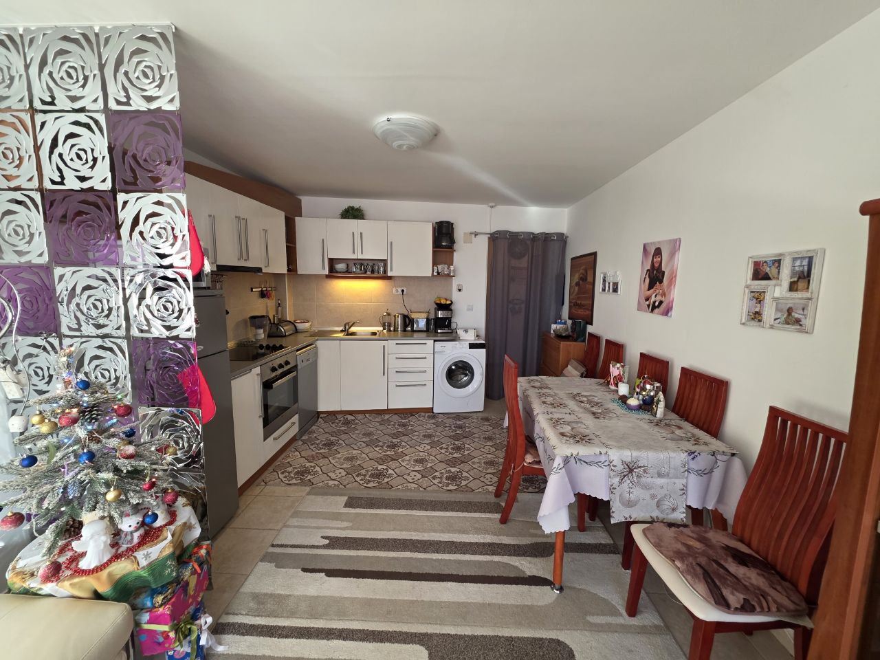 Przestronny apartament z dwiema sypialniami w przytulnym kompleksie 300 metrów od morza w Rawdzie