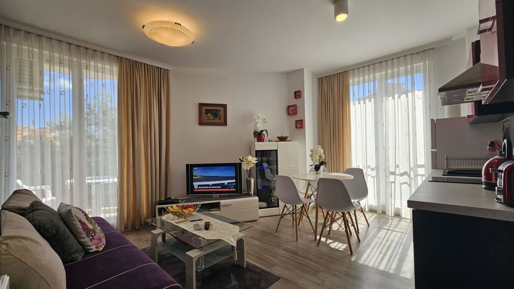 Doskonały apartament z jedną sypialnią z niską opłatą za utrzymanie w Słonecznym Brzegu – gotowy do zamieszkania