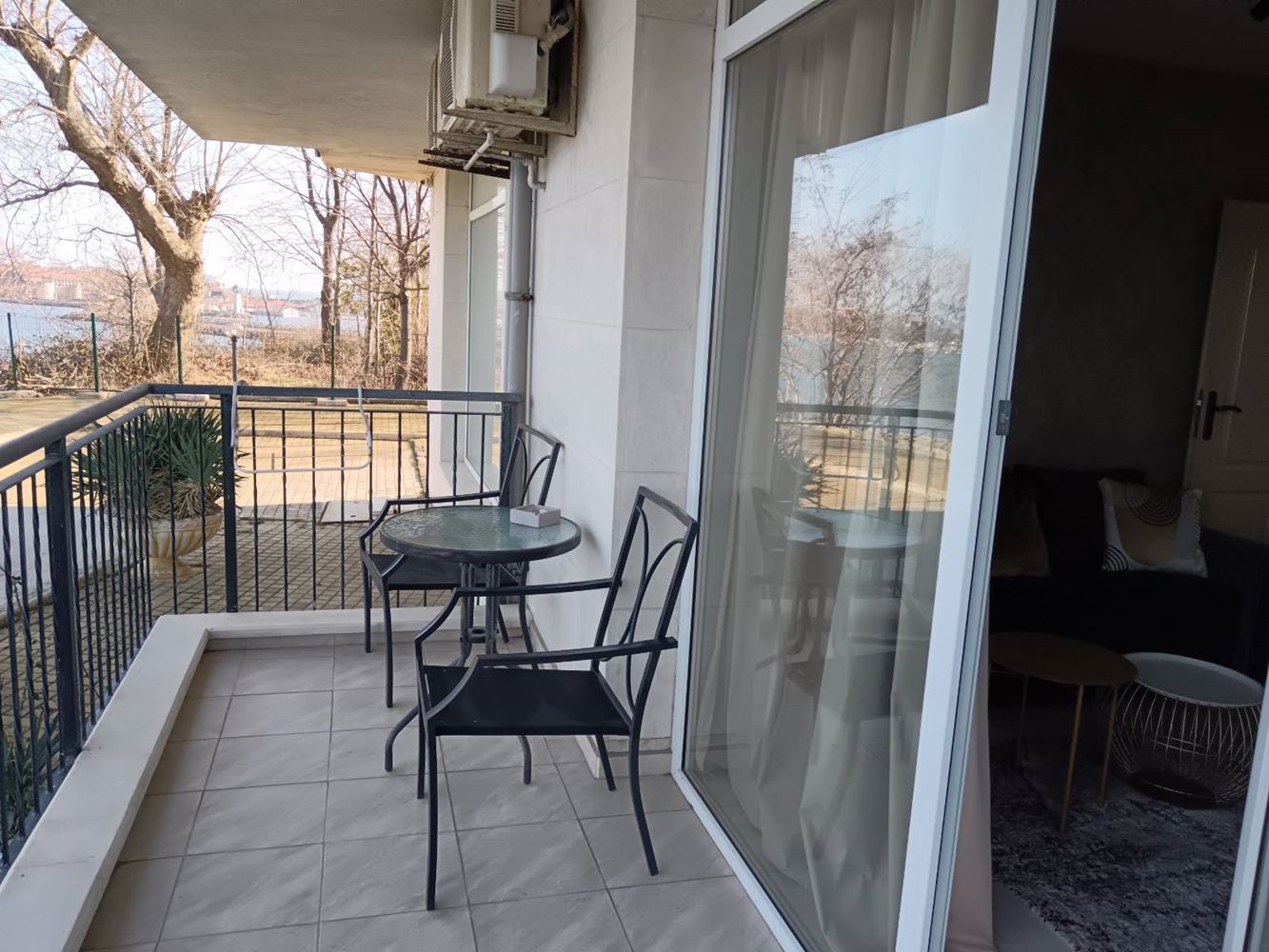 Pierwsza linia brzegowa w Nesebyrze – apartament z jedną sypialnią z bezpośrednim widokiem na morze, gotowy do zamieszkania