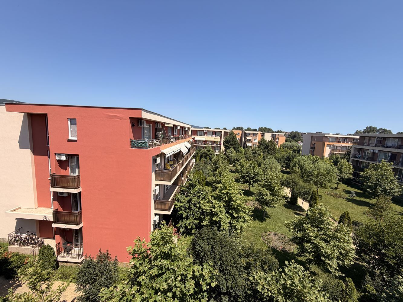 Przestronne mieszkanie z dwiema sypialniami w Słonecznym Brzegu – panoramiczny widok i spokojna lokalizacja