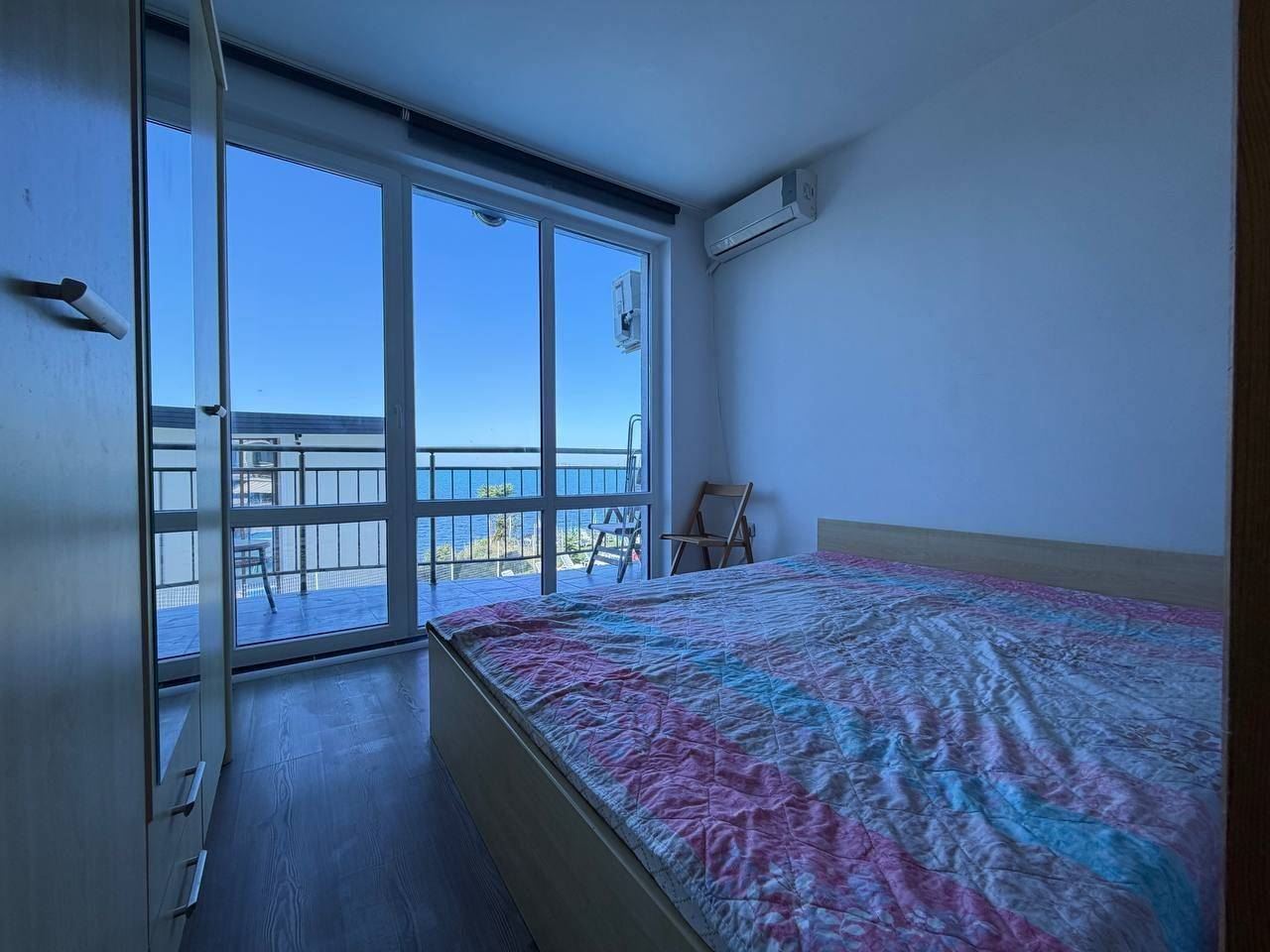 Apartament z jedną sypialnią na pierwszej linii brzegowej w Pomorie – panoramiczny widok na morze i basen
