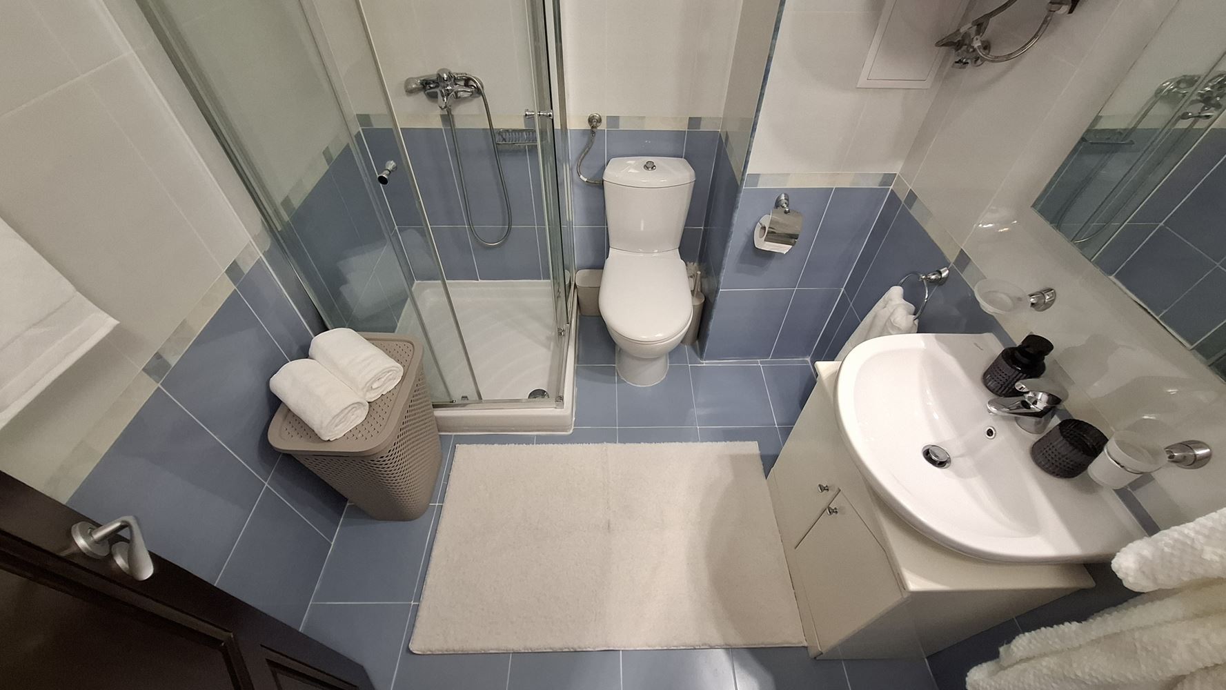 Luksusowy apartament z dwiema sypialniami przy pierwszej linii morza w Świętym Własie – wyjątkowa morska atmosfera i prestiżowy komfort