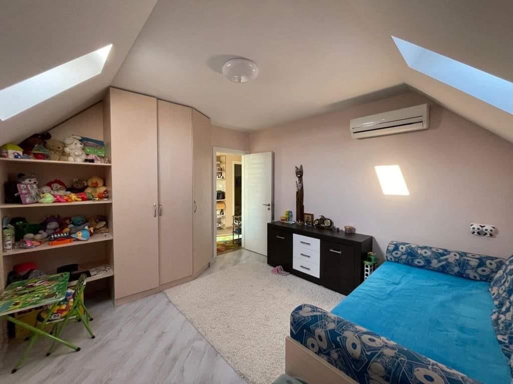 Panoramiczne mieszkanie z dwiema sypialniami z widokiem na morze w Rawdzie – światło, przestrzeń i niska opłata za utrzymanie