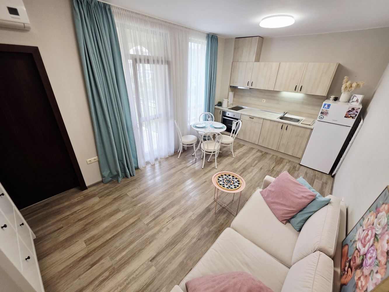 Morski komfort z własnym ogrodem – mieszkanie z jedną sypialnią kilka kroków od plaży w Świętym Własie
