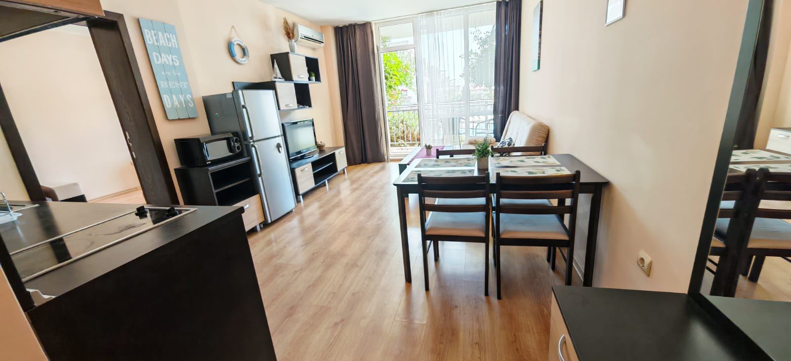 Doskonała okazja w Świętym Własie – umeblowany przestronny apartament z jedną sypialnią blisko plaży