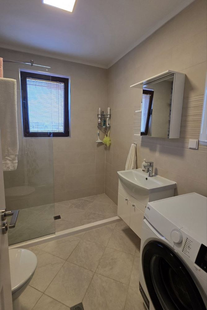 Przestronny apartament z dwiema sypialniami z częściowym widokiem na morze w prestiżowym kompleksie w Nesebyrze – gotowy dla swoich nowych właścicieli