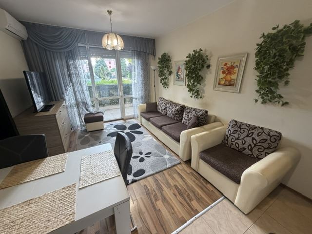 Przestronny apartament z trzema sypialniami, blisko morza, z doskonałą infrastrukturą kompleksu