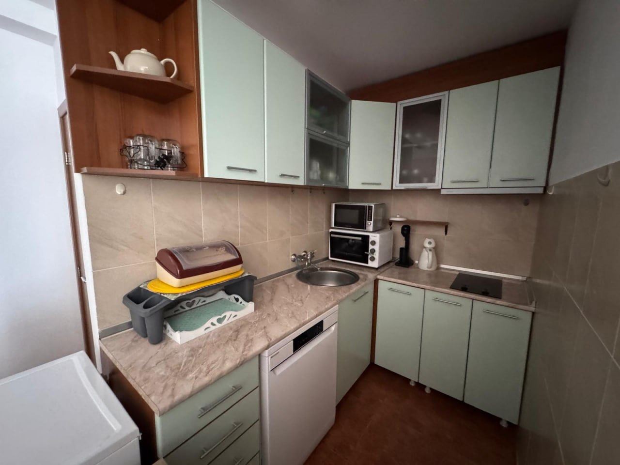 Przestronne mieszkanie z jedną sypialnią i dodatkową strefą sypialnianą w Słonecznym Brzegu – 200 m od plaży