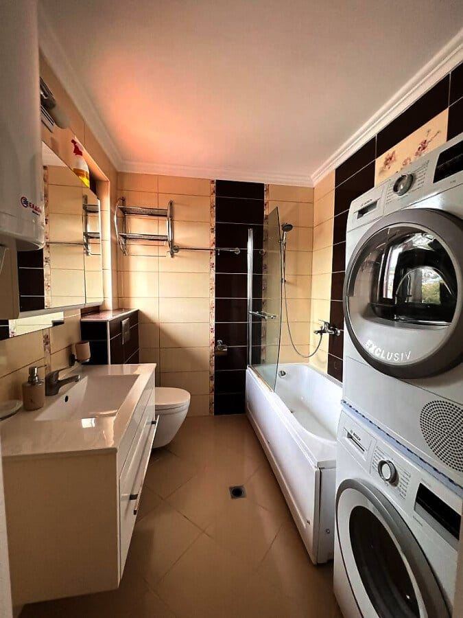 Komfortowy dwupoziomowy apartament z dwiema sypialniami i panoramą morza w Sveti Vlas – nieruchomość w prestiżowej lokalizacji z imponującym widokiem