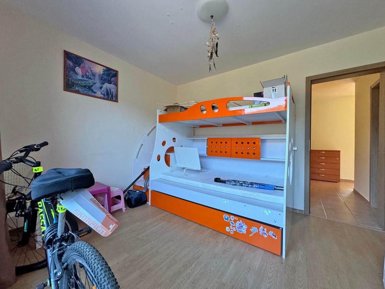 Przestronny apartament z dwiema sypialniami z panoramicznym widokiem na morze i góry – gotowy do zamieszkania