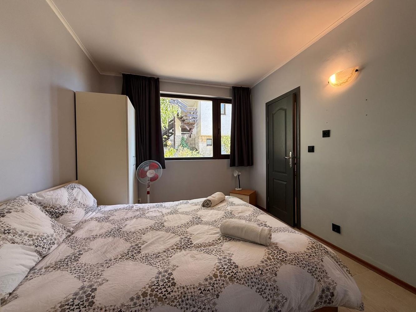 Przestronny apartament z dwiema sypialniami i pięknym widokiem w spokojnym kompleksie w pobliżu Słonecznego Brzegu