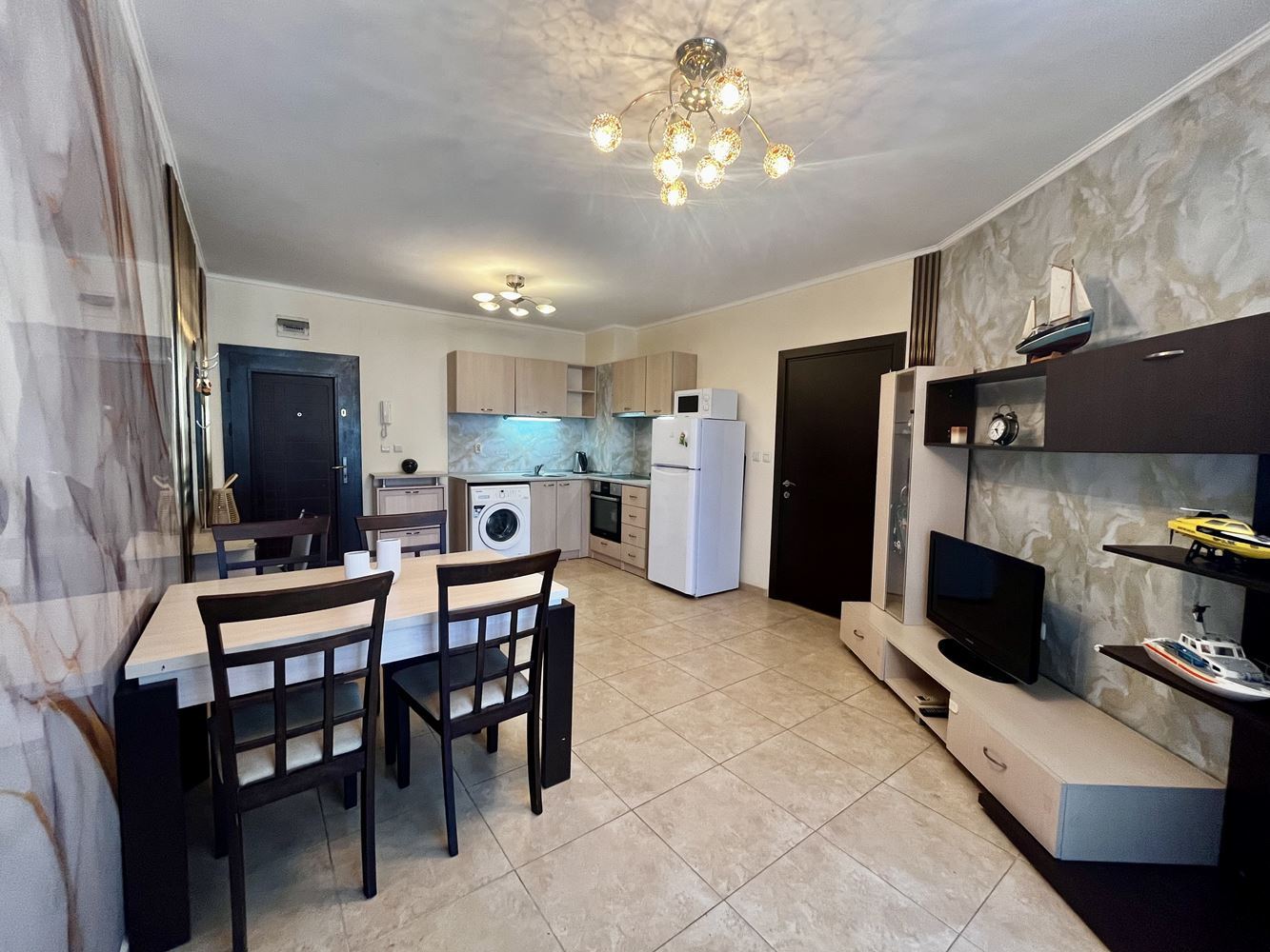 Przestronny apartament z dwiema sypialniami w Nesebyrze – w pełni umeblowany i gotowy do zamieszkania
