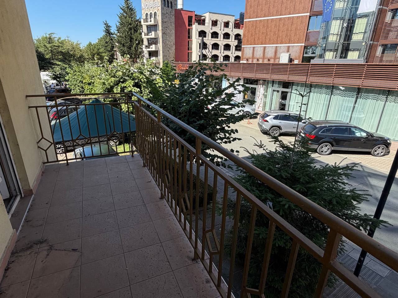 Przestronny apartament z dwiema sypialniami 200 m od plaży w Słonecznym Brzegu – z niską opłatą za utrzymanie