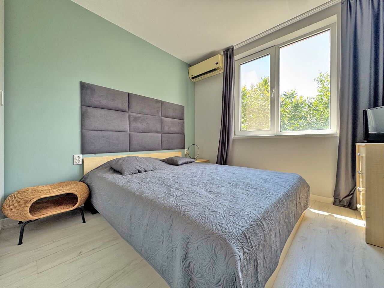 Stylowy apartament z jedną sypialnią w prestiżowym kompleksie w Słonecznym Brzegu – całkowicie odnowiony i gotowy do zamieszkania