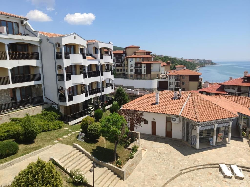 Luksusowy apartament z dwiema sypialniami na pierwszej linii brzegowej w strefie VIP w Sweti Własie