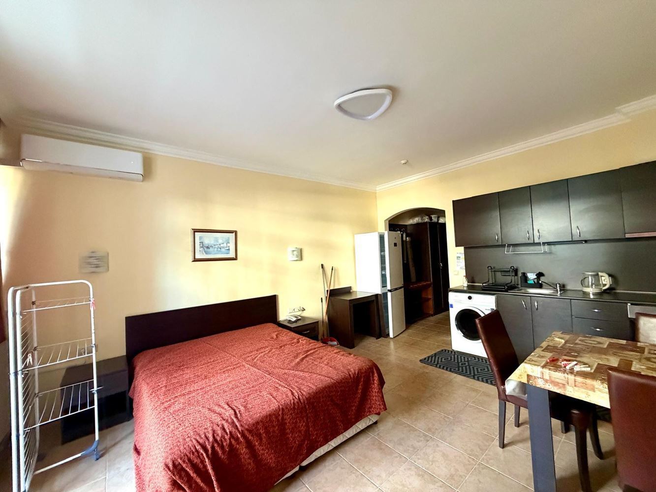 Pierwsza linia brzegowa w Pomorie – umeblowane studio w luksusowym kompleksie z basenami, Spa i atrakcjami