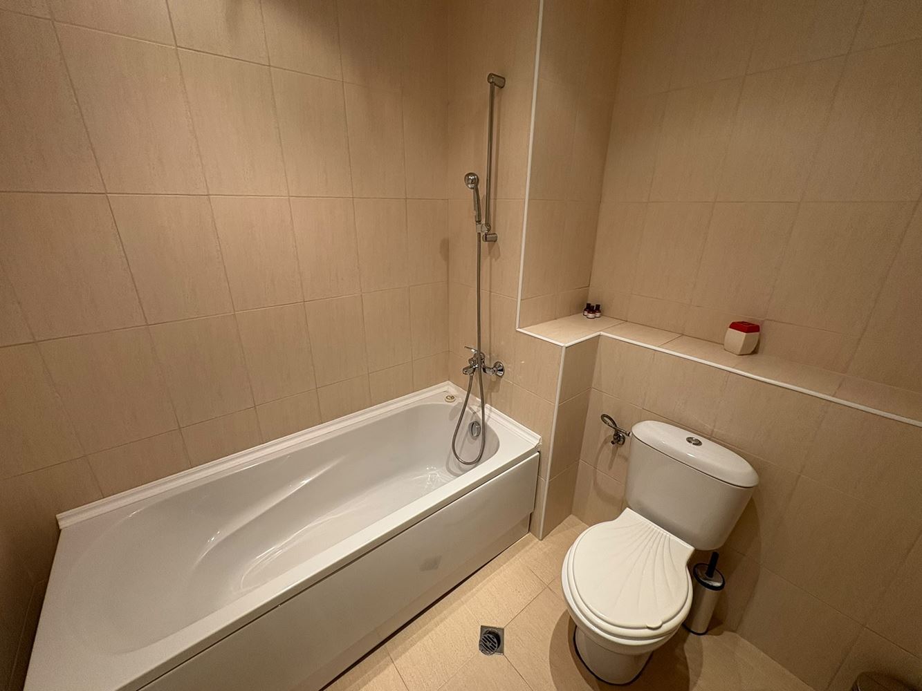 Apartament z dwiema sypialniami w Słonecznym Brzegu – przestrzeń, udogodnienia i rozrywka w kompleksie wakacyjnym