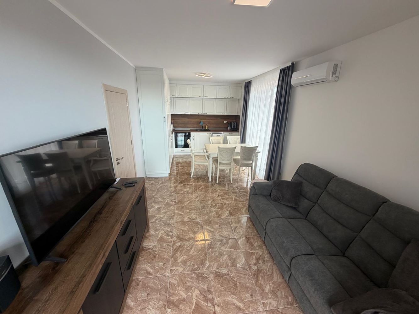 Apartament z 2 sypialniami w nowoczesnym kompleksie z pięknym otoczeniem zieleni w Rawdzie