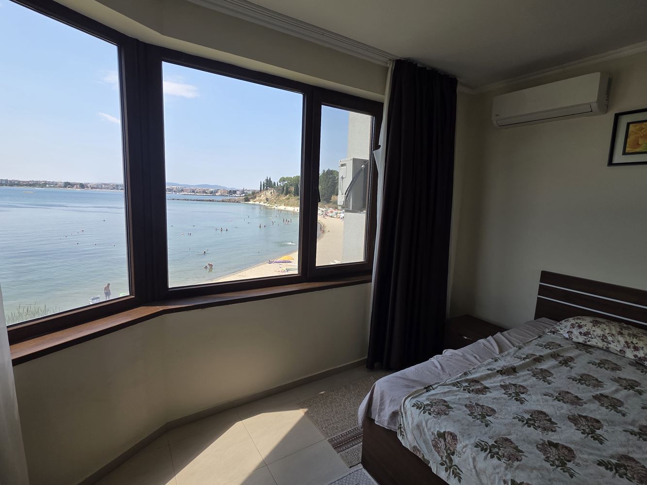Apartament z jedną sypialnią w pierwszej linii z frontalnym widokiem na morze w Nessebarze