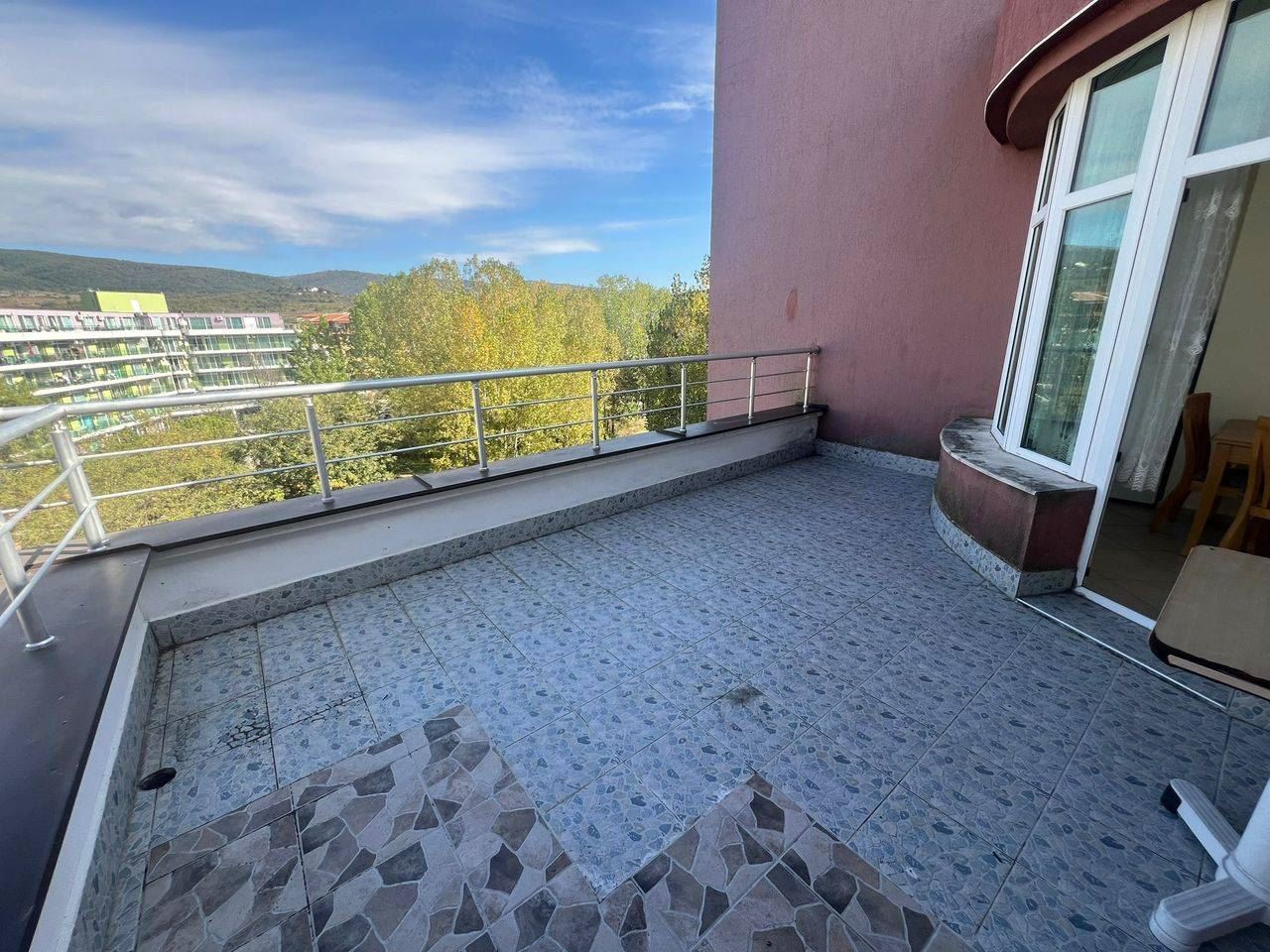 Przestronne mieszkanie z jedną sypialnią w Słonecznym Brzegu – komfort i przestrzeń w dobrze utrzymanym kompleksie