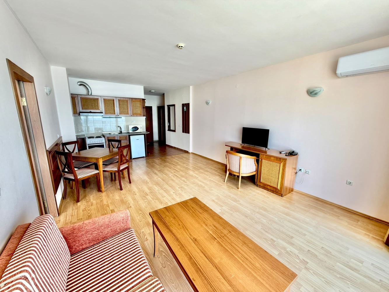 Apartament z jedną sypialnią z panoramicznym widokiem na morze w pierwszej linii brzegowej w Świętym Własie